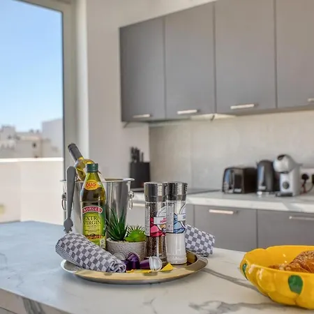 Elegant 2br Penthouse With Terrace And Jacuzzi In St Julians San Ġiljan