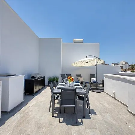 Apartman Elegant 2br Penthouse With Terrace And Jacuzzi In St Julians