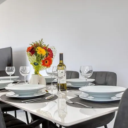 Elegant 2br Penthouse With Terrace And Jacuzzi In St Julians San Ġiljan