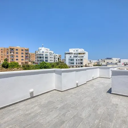Apartman Elegant 2br Penthouse With Terrace And Jacuzzi In St Julians San Ġiljan