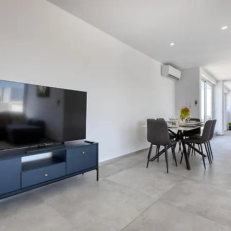 Elegant 2br Penthouse With Terrace And Jacuzzi In St Julians Apartman