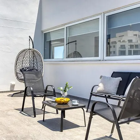 Elegant 2br Penthouse With Terrace And Jacuzzi In St Julians *