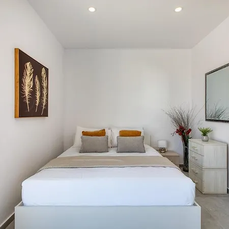Elegant 2br Penthouse With Terrace And Jacuzzi In St Julians Apartman