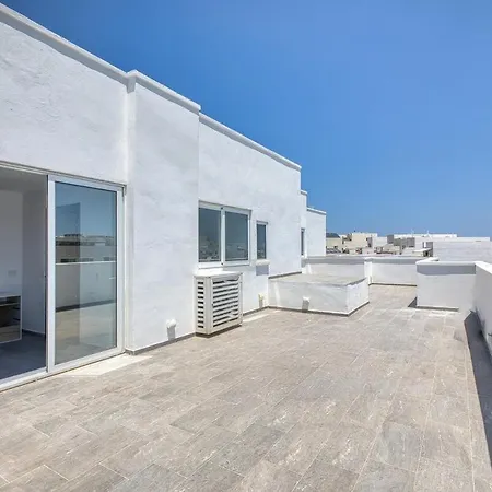 Elegant 2br Penthouse With Terrace And Jacuzzi In St Julians San Ġiljan