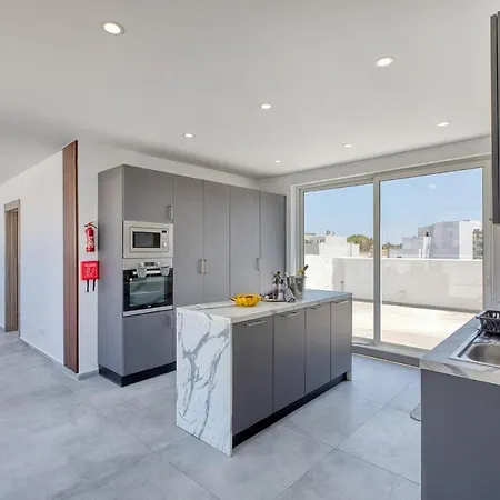 Elegant 2br Penthouse With Terrace And Jacuzzi In St Julians *