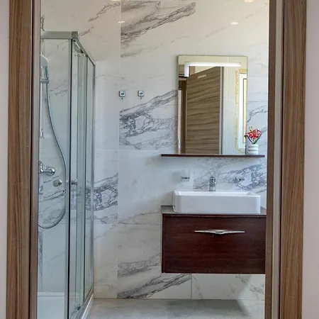 Elegant 2br Penthouse With Terrace And Jacuzzi In St Julians
