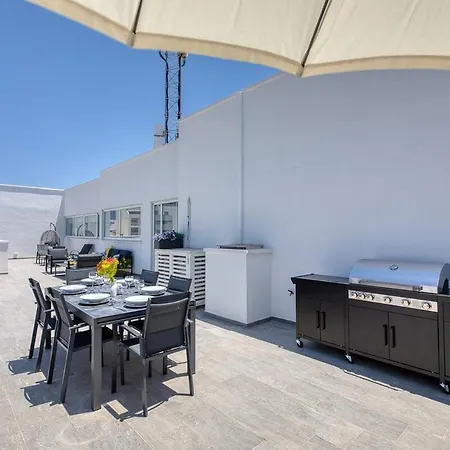 Apartman Elegant 2br Penthouse With Terrace And Jacuzzi In St Julians *