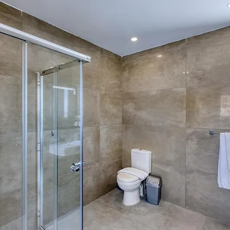 Elegant 2br Penthouse With Terrace And Jacuzzi In St Julians Apartman