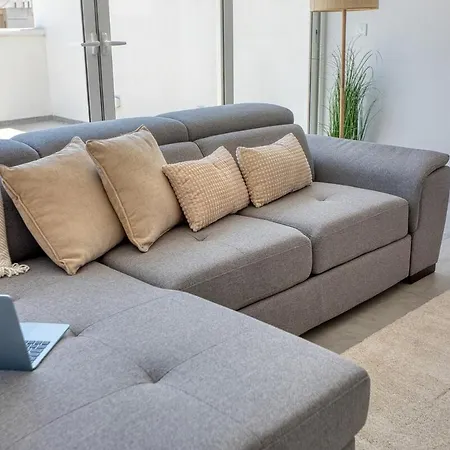 Apartman Elegant 2br Penthouse With Terrace And Jacuzzi In St Julians