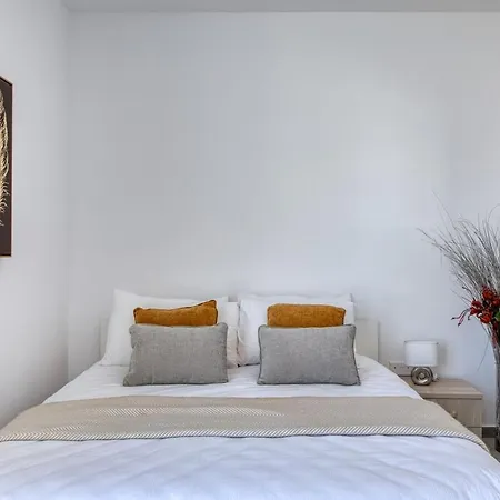 Elegant 2br Penthouse With Terrace And Jacuzzi In St Julians San Ġiljan