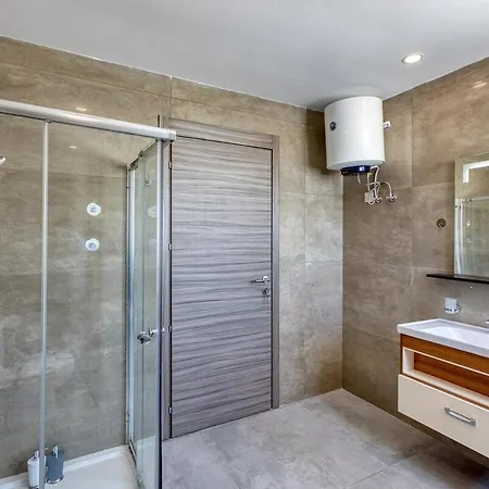 Elegant 2br Penthouse With Terrace And Jacuzzi In St Julians Apartman San Ġiljan