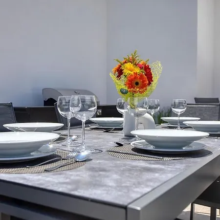Apartman Elegant 2br Penthouse With Terrace And Jacuzzi In St Julians San Ġiljan